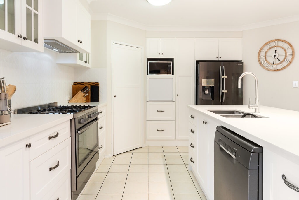 14 Banksdale Drive, Middle Ridge QLD 4350 - photo 11