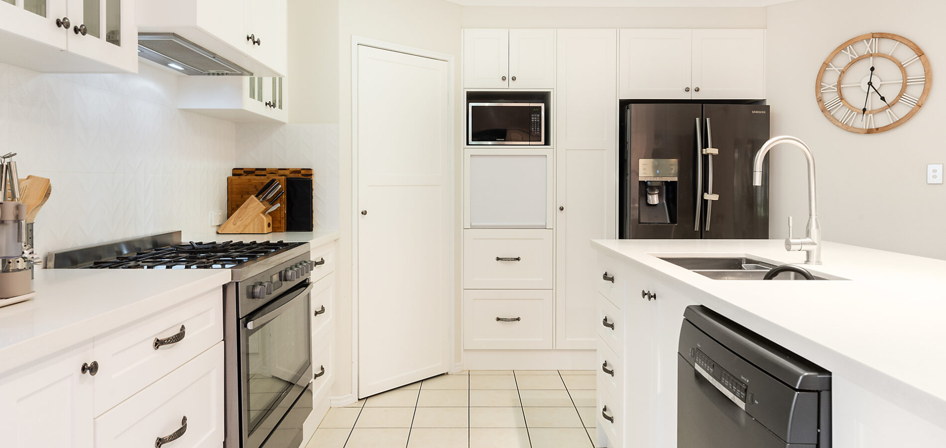 14 Banksdale Drive, Middle Ridge QLD 4350 - photo 11