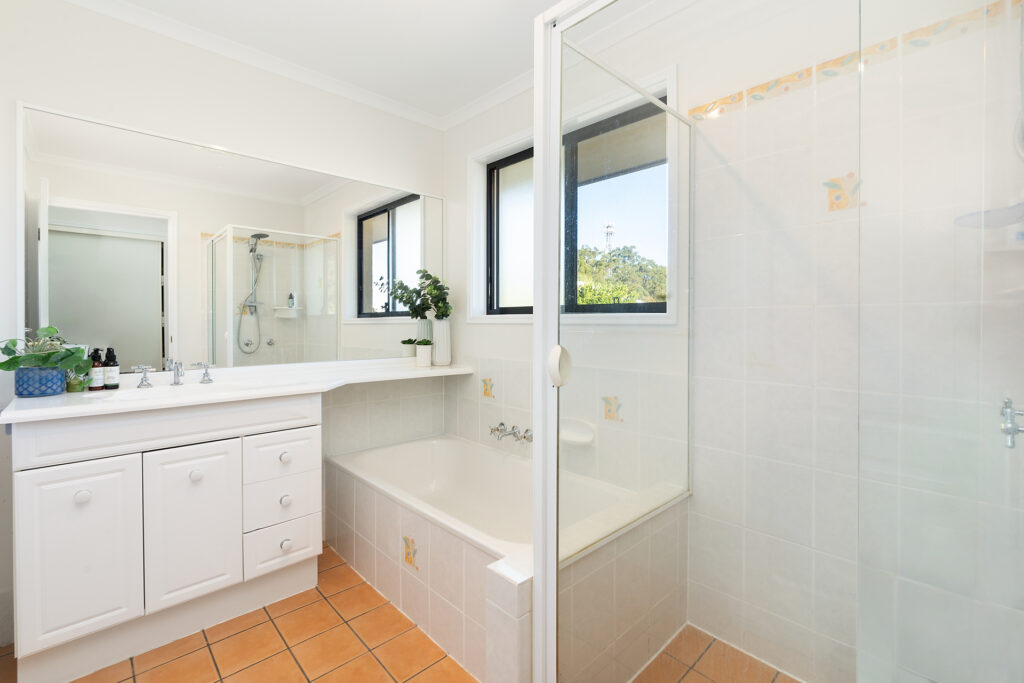 14 Banksdale Drive, Middle Ridge QLD 4350 - photo 16