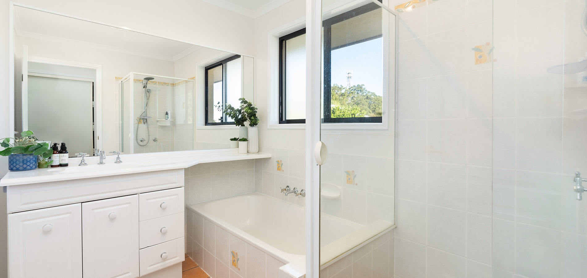 14 Banksdale Drive, Middle Ridge QLD 4350 - photo 16