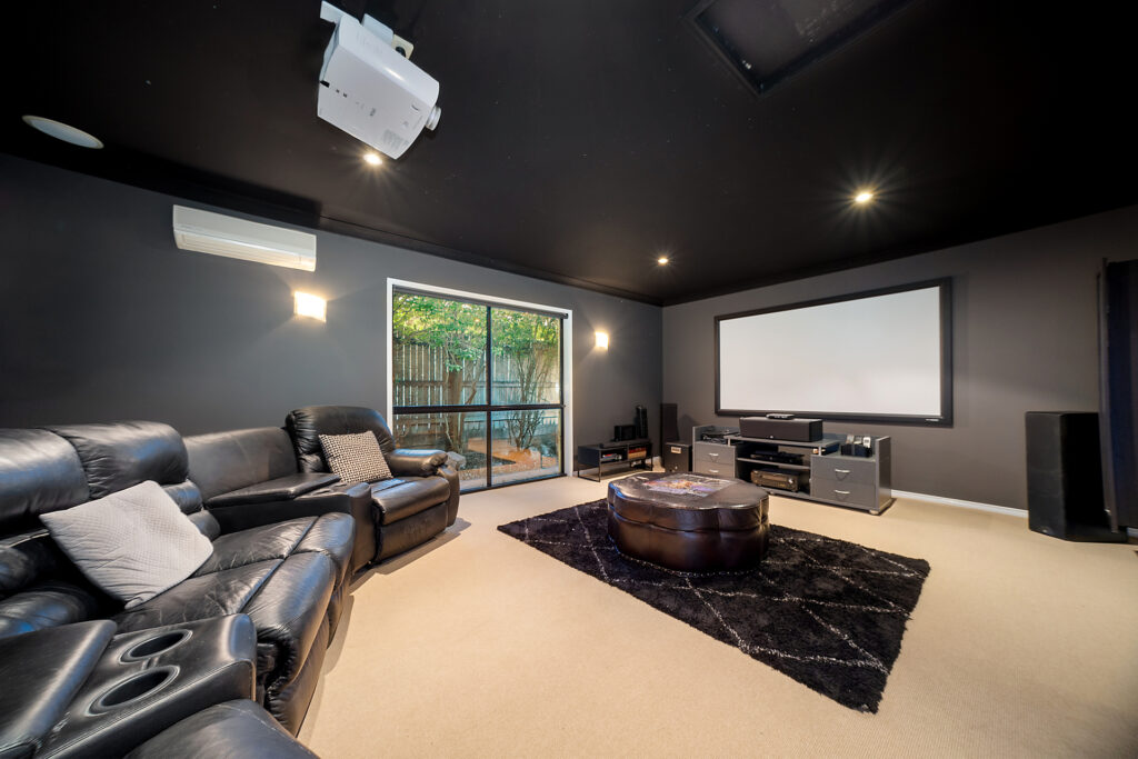14 Banksdale Drive, Middle Ridge QLD 4350 - photo 5