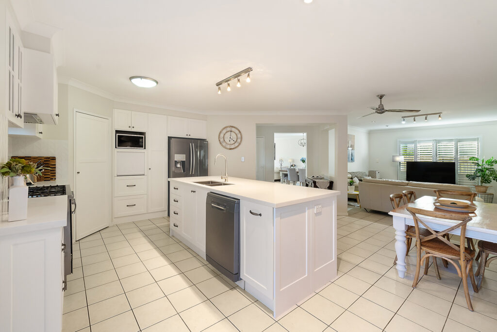14 Banksdale Drive, Middle Ridge QLD 4350 - photo 10