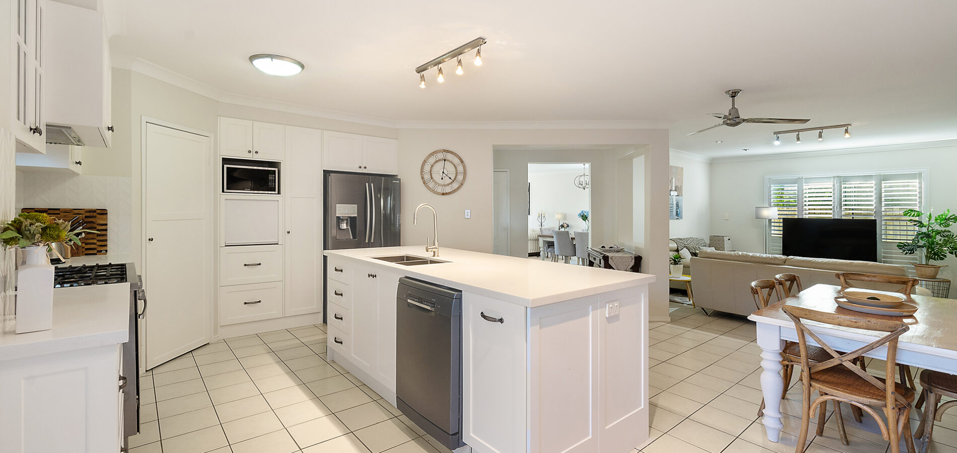 14 Banksdale Drive, Middle Ridge QLD 4350 - photo 10
