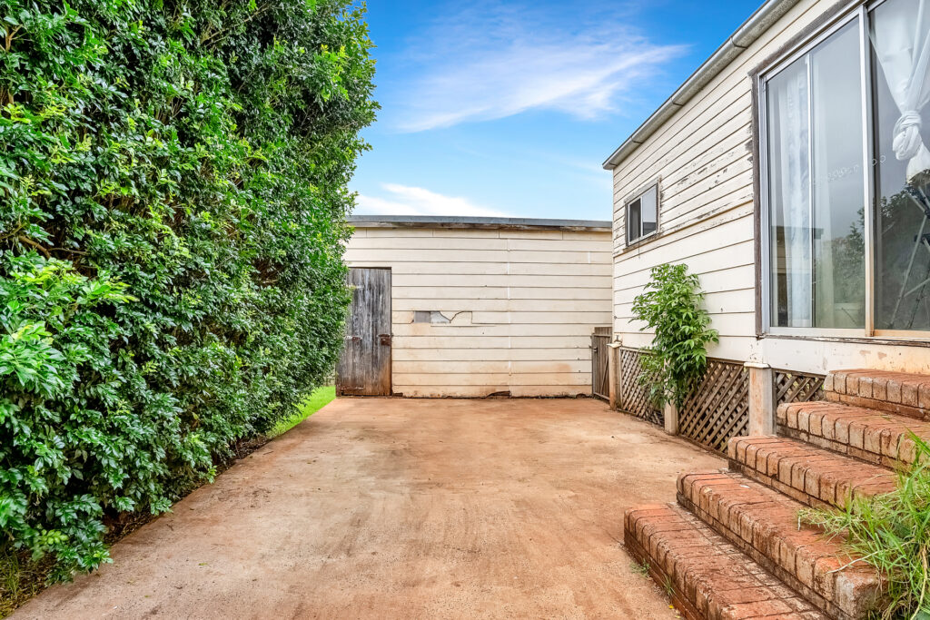 15 Seaton Street, South Toowoomba QLD 4350 - photo 3