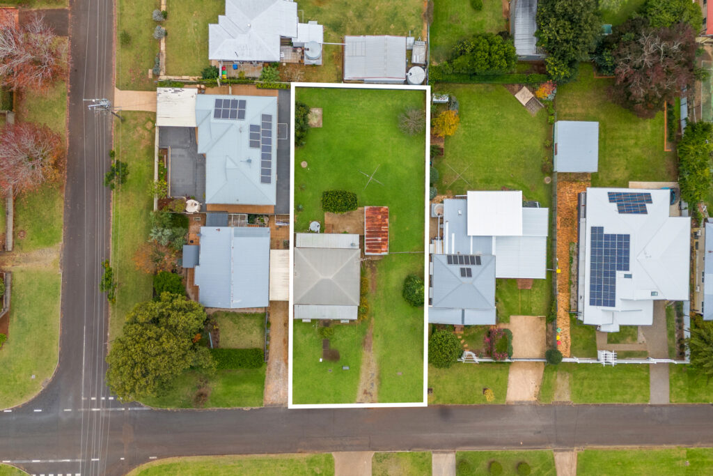15 Seaton Street, South Toowoomba QLD 4350 - photo 5