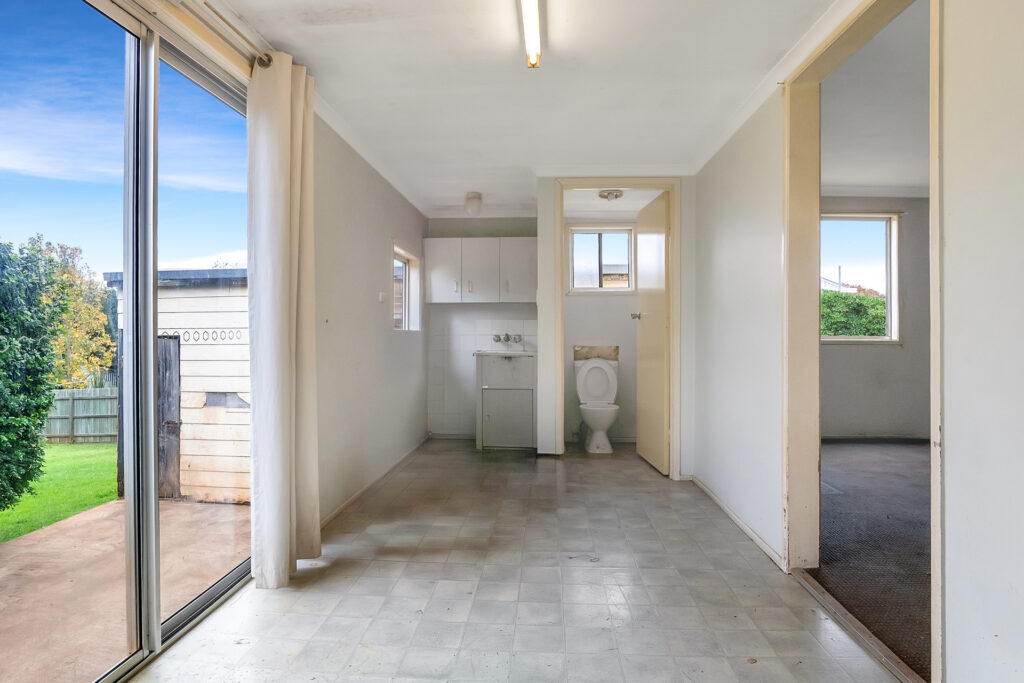 15 Seaton Street, South Toowoomba QLD 4350 - photo 8
