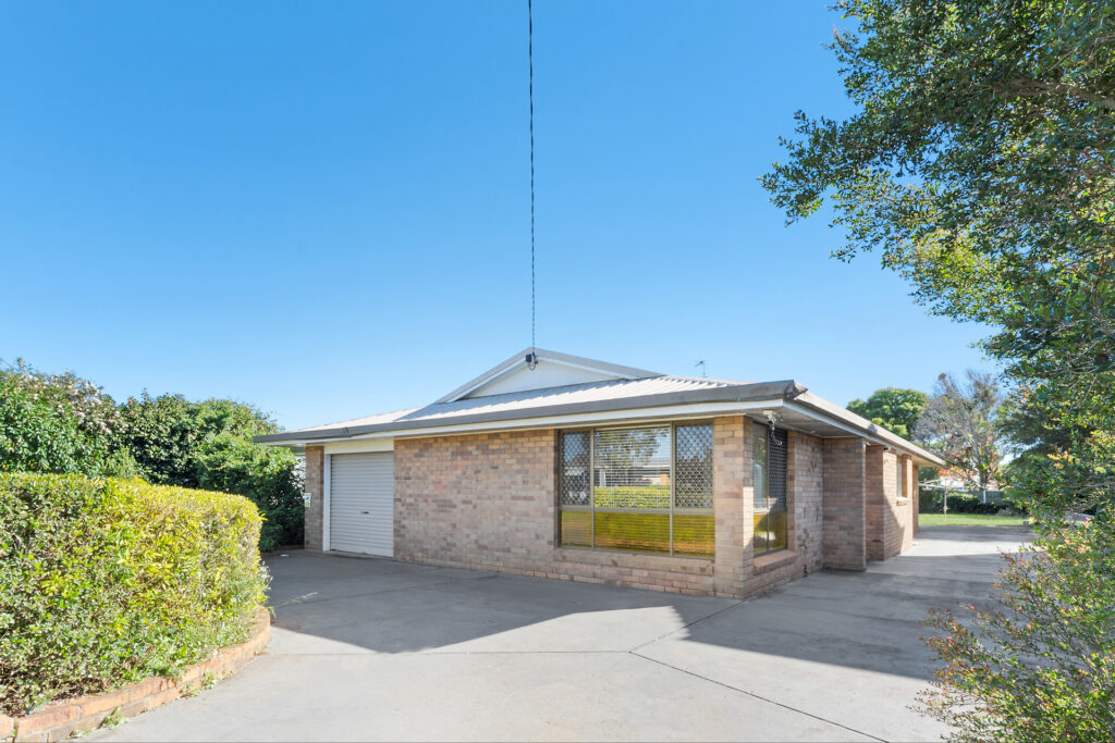 479 Stenner Street, Harristown QLD 4350 - photo 2