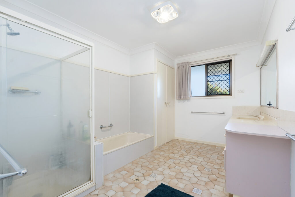 479 Stenner Street, Harristown QLD 4350 - photo 9