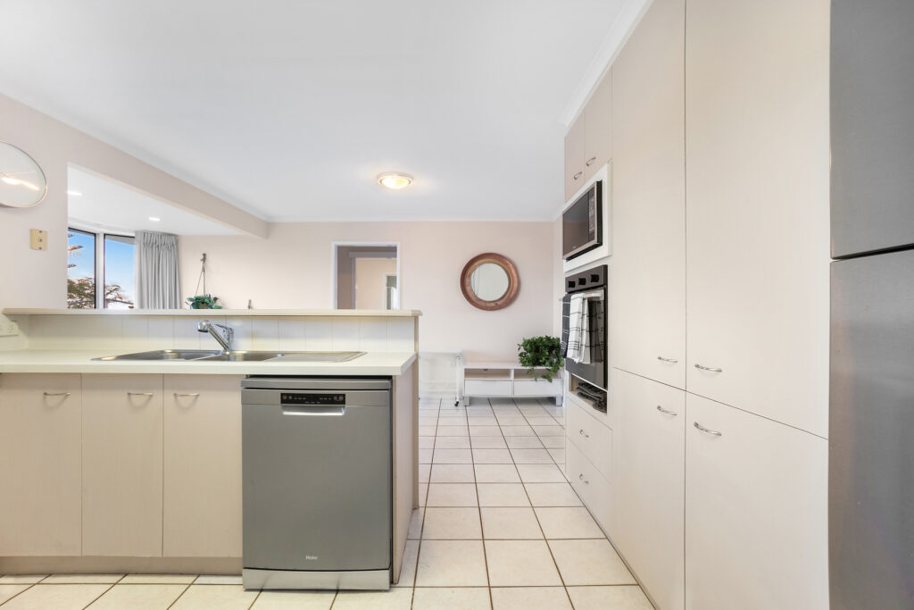 20 Risson Street, Wilsonton Heights QLD 4350 - photo 13