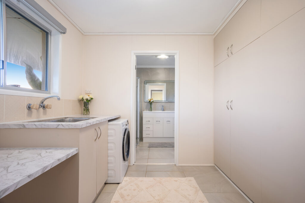 20 Risson Street, Wilsonton Heights QLD 4350 - photo 14