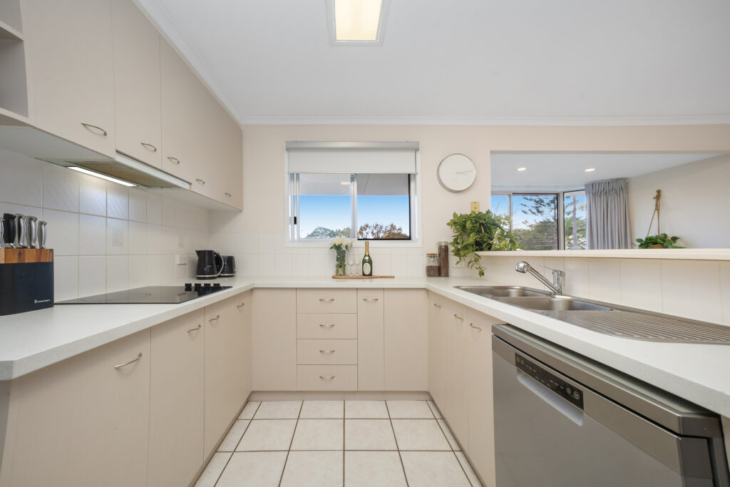 20 Risson Street, Wilsonton Heights QLD 4350 - photo 7