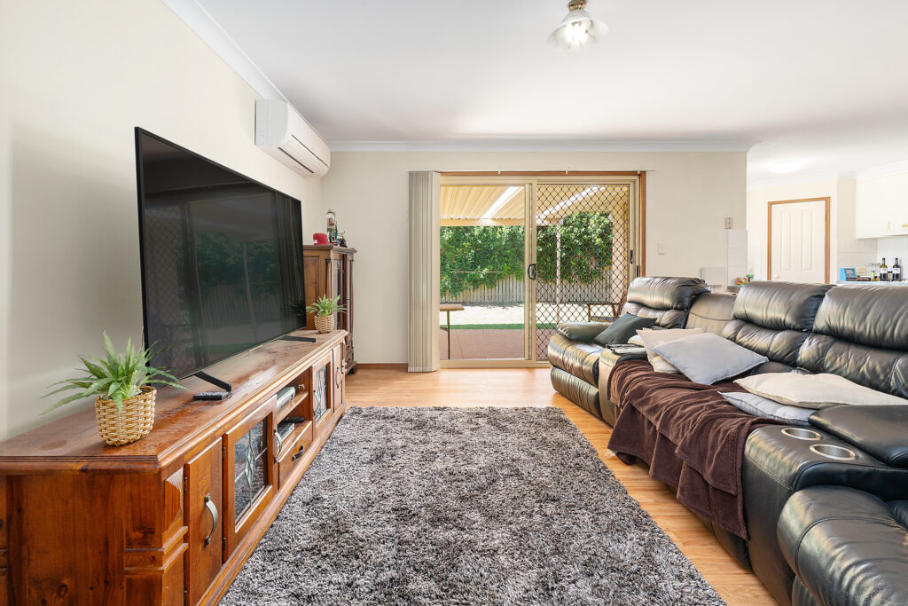 13 Elvery Court, Middle Ridge QLD 4350 - photo 4