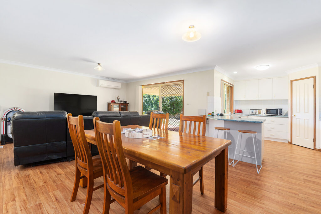 13 Elvery Court, Middle Ridge QLD 4350 - photo 5