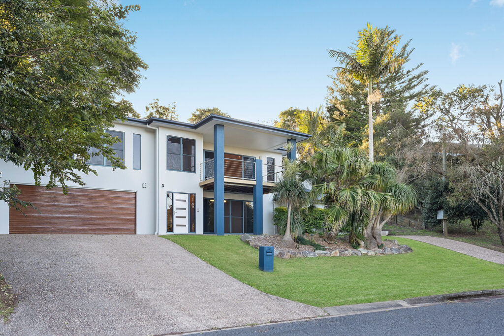 26 Hilltop Crescent, Blue Mountain Heights QLD 4350 - photo 2