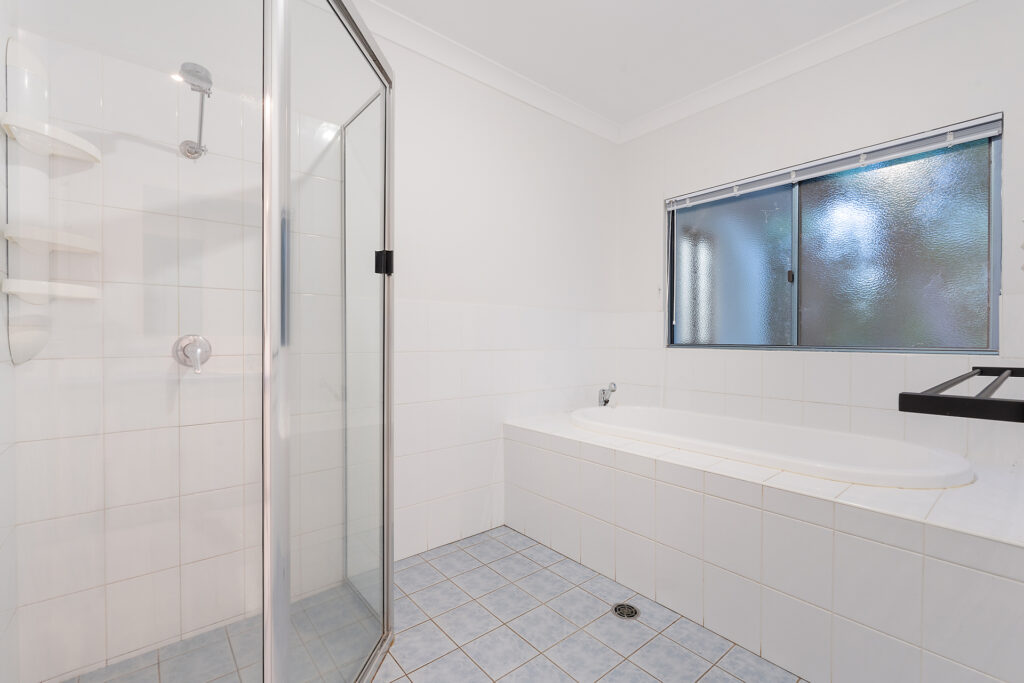 26 Hilltop Crescent, Blue Mountain Heights QLD 4350 - photo 14