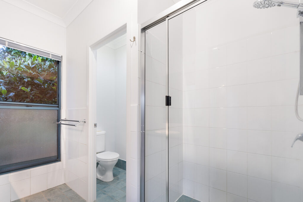 26 Hilltop Crescent, Blue Mountain Heights QLD 4350 - photo 15