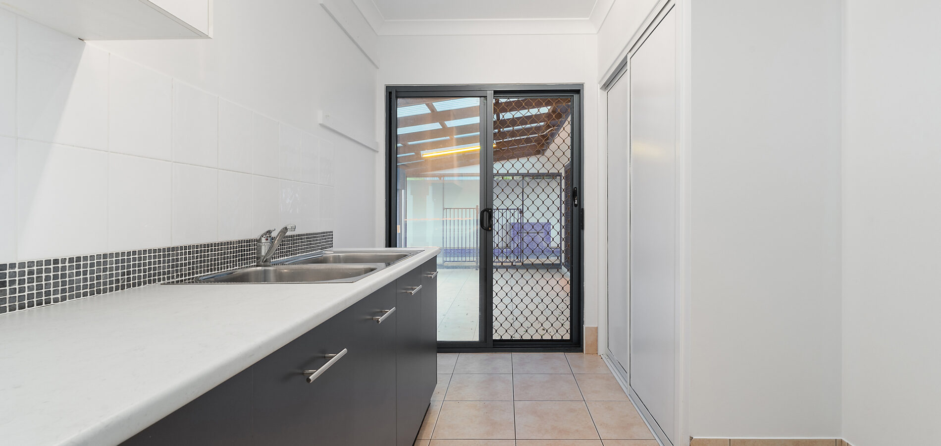 26 Hilltop Crescent, Blue Mountain Heights QLD 4350 - photo 17