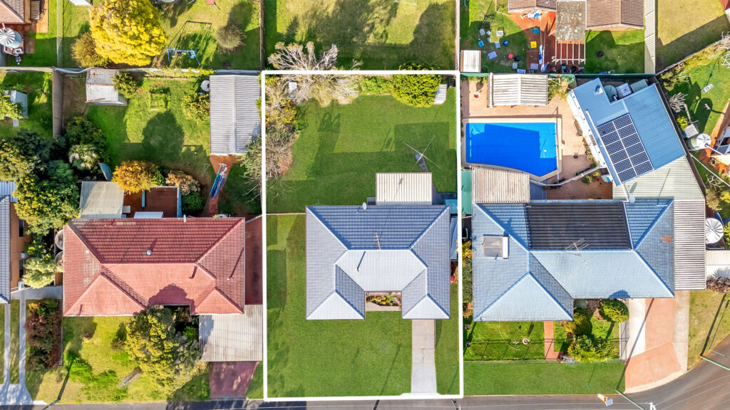 24 Beryl Street, Wilsonton QLD 4350 - photo 13