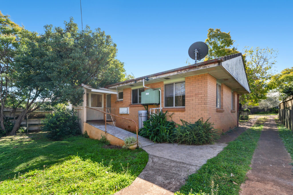 4 Robinson Street, North Toowoomba QLD 4350 - photo 10