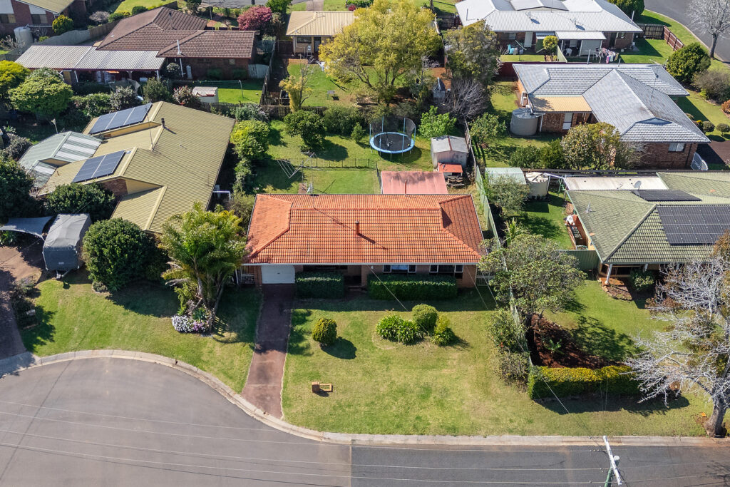 6 Jasmine Court, Centenary Heights QLD 4350 - photo 9