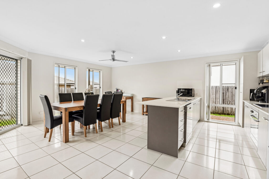 20 Cardamon Crescent, Glenvale QLD 4350 - photo 2