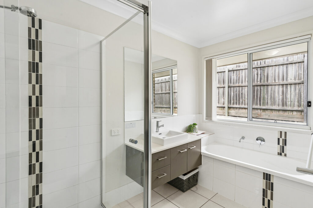 20 Cardamon Crescent, Glenvale QLD 4350 - photo 4
