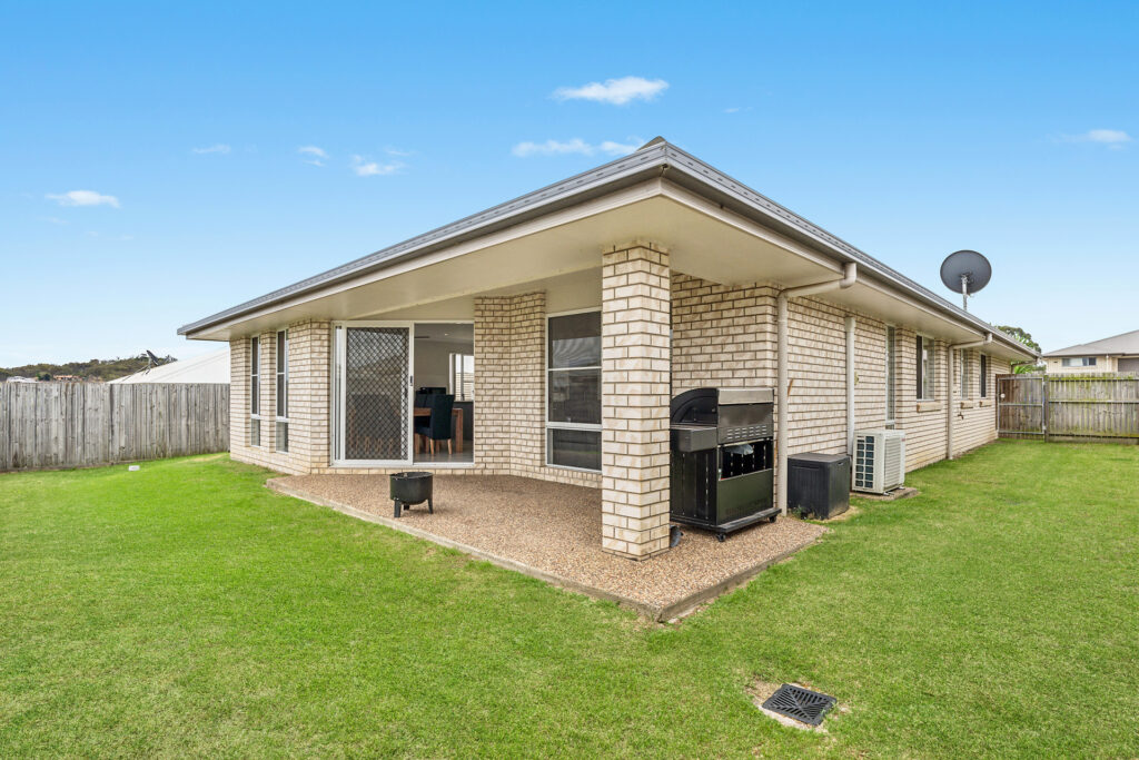 20 Cardamon Crescent, Glenvale QLD 4350 - photo 5