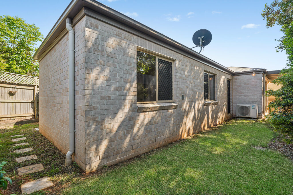 2/2A Roessler Street, Rangeville QLD 4350 - photo 12
