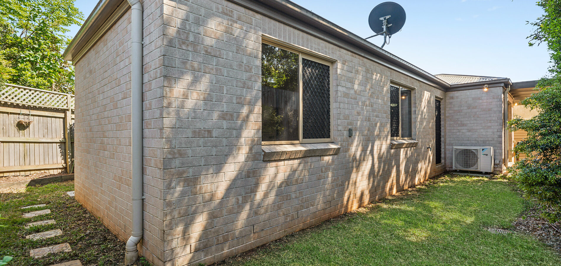 2/2A Roessler Street, Rangeville QLD 4350 - photo 12