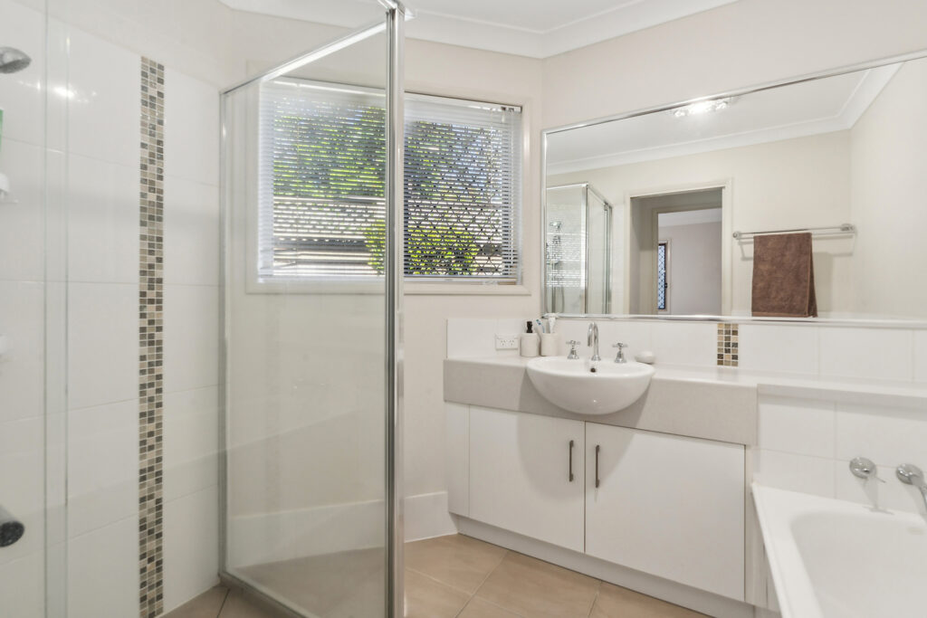 2/2A Roessler Street, Rangeville QLD 4350 - photo 10
