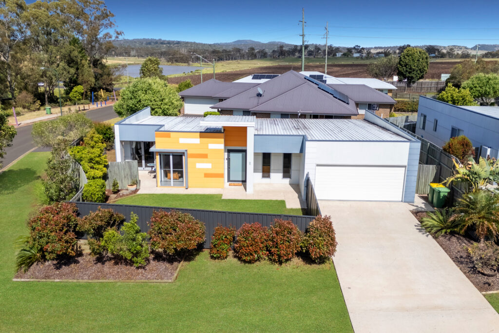 1/6 Trevean Drive, Kleinton QLD 4352 - photo 17