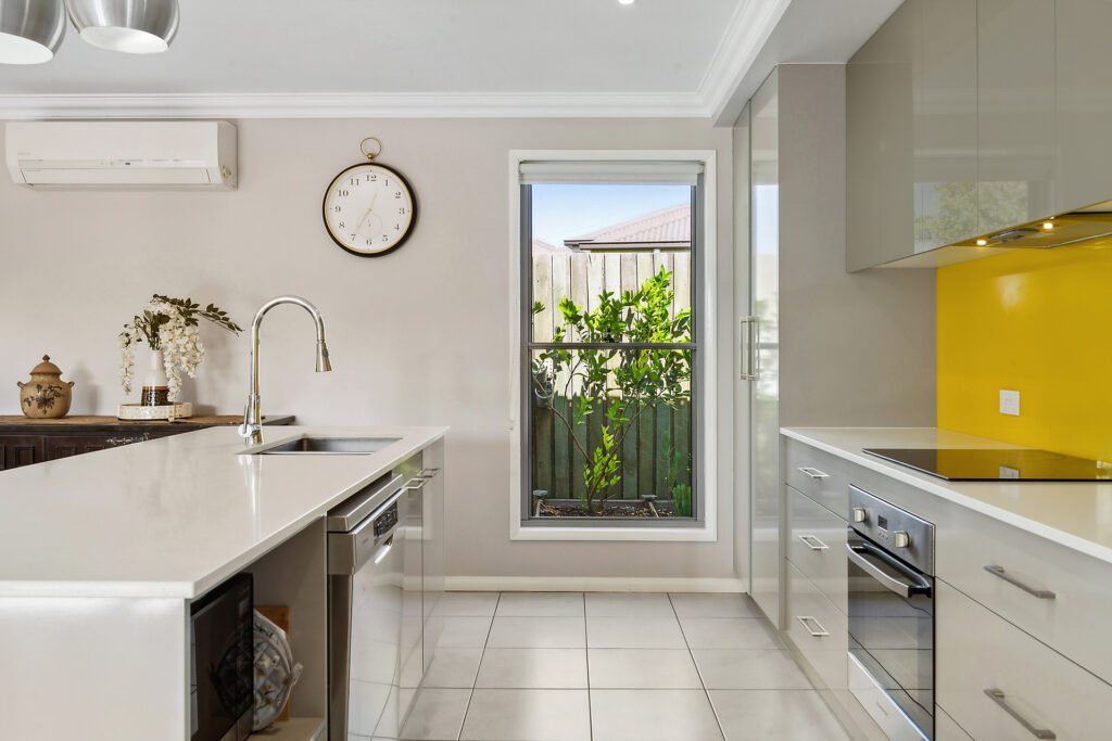 1/6 Trevean Drive, Kleinton QLD 4352 - photo 3