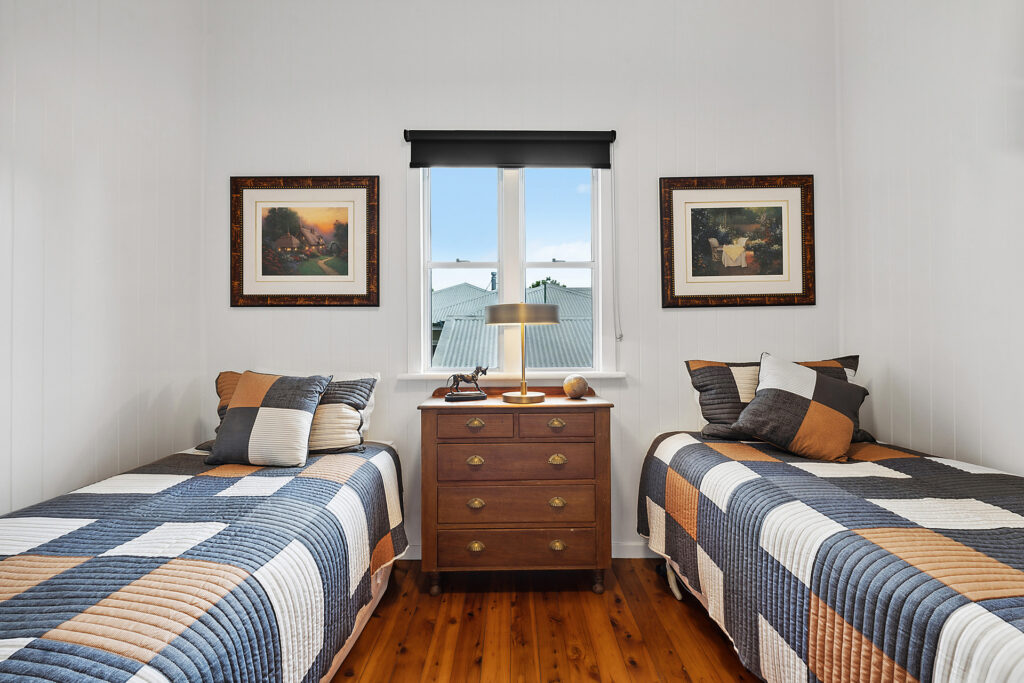 17 Trevethan Street, Mount Lofty QLD 4350 - photo 15