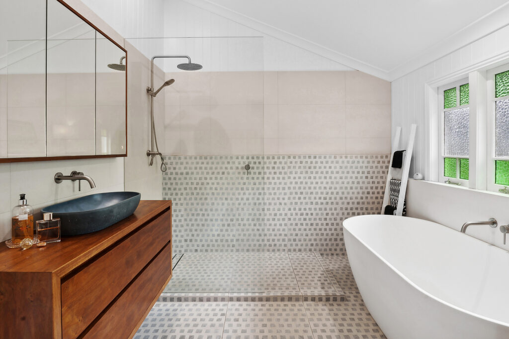 17 Trevethan Street, Mount Lofty QLD 4350 - photo 8