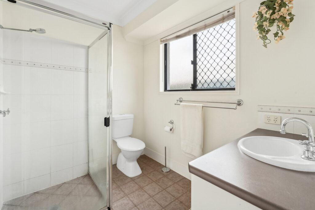 21 Barton Street, Middle Ridge QLD 4350 - photo 11