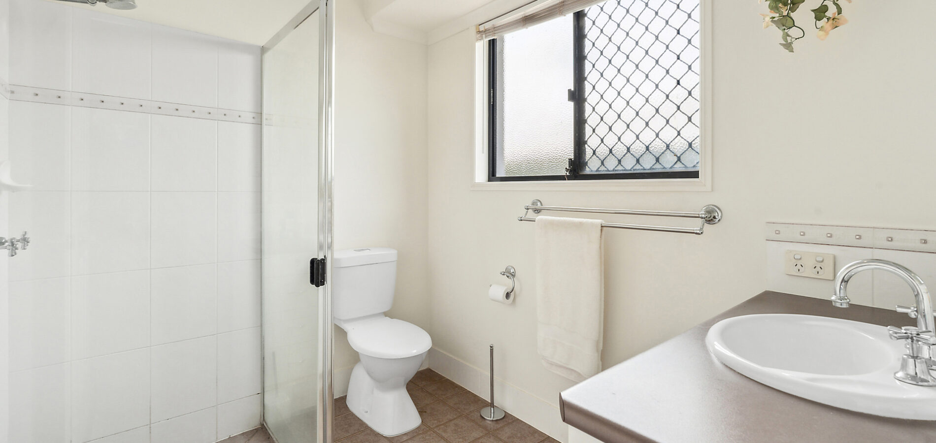 21 Barton Street, Middle Ridge QLD 4350 - photo 11