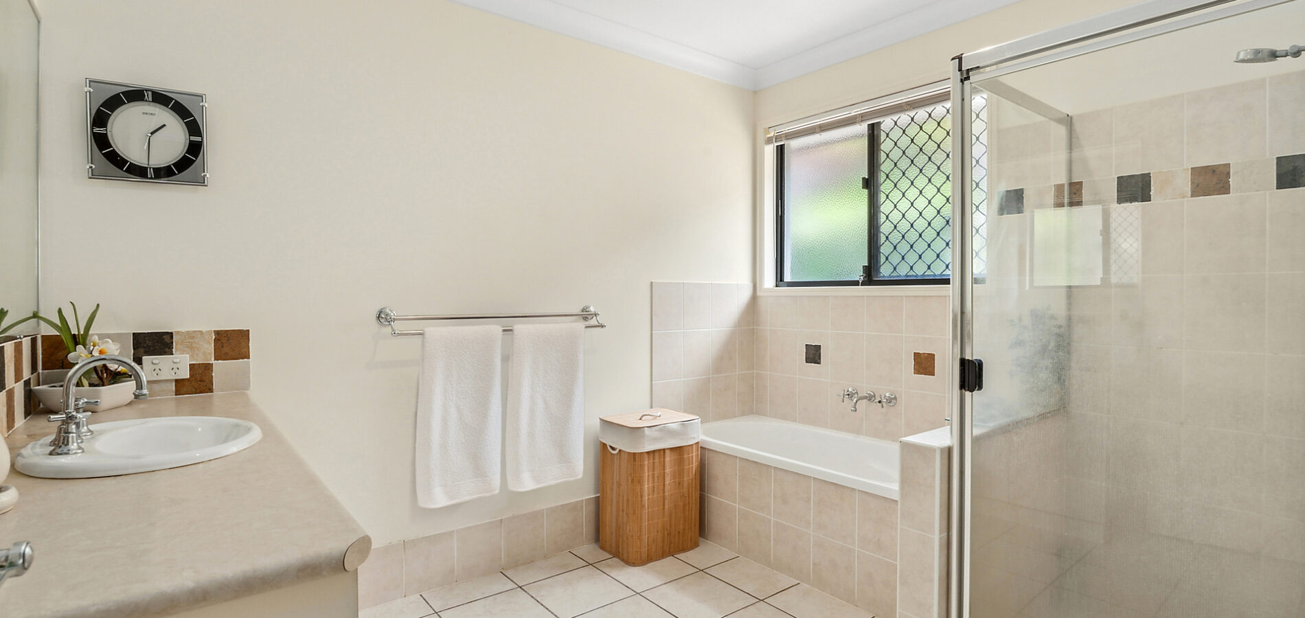 21 Barton Street, Middle Ridge QLD 4350 - photo 7