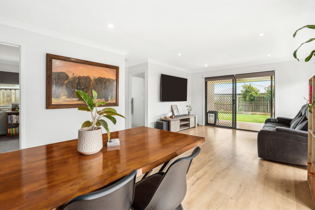 15 Whitewood Way, Cotswold Hills QLD 4350 - photo 2