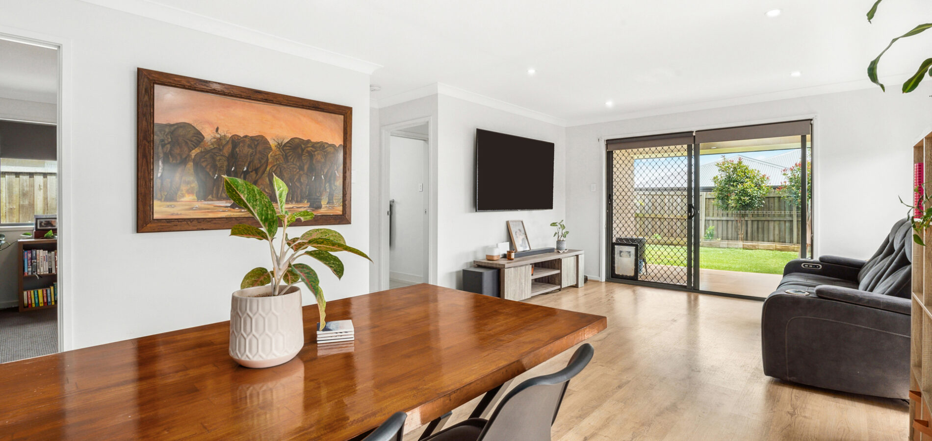 15 Whitewood Way, Cotswold Hills QLD 4350 - photo 2
