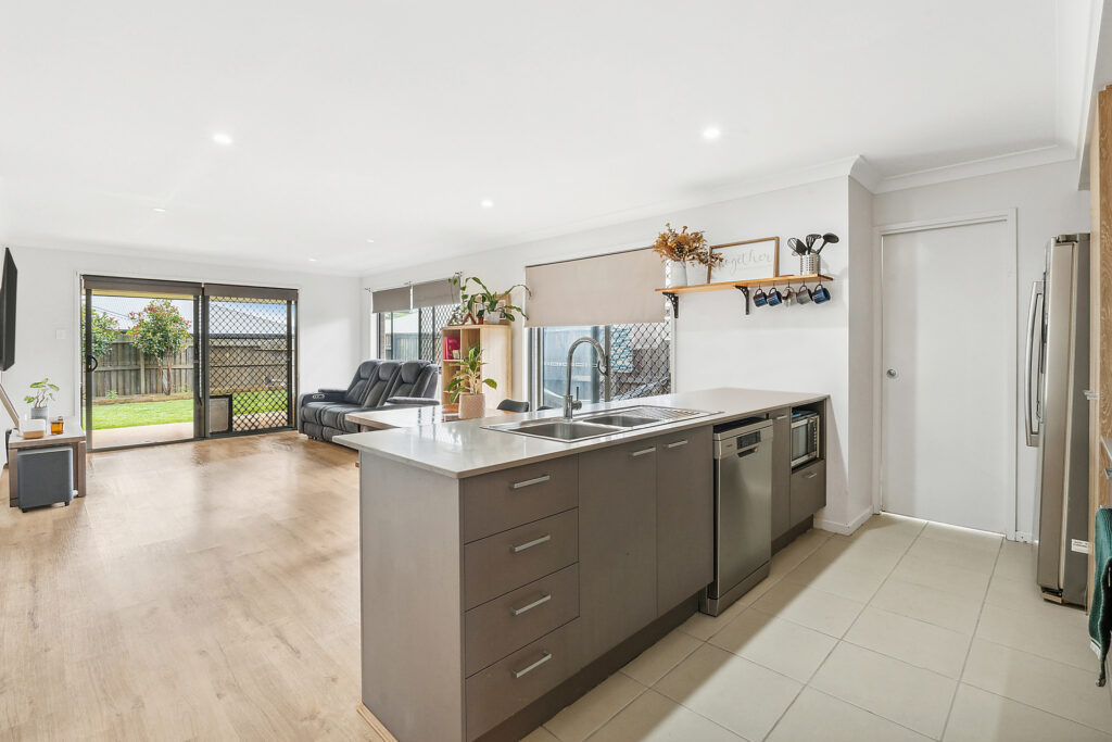 15 Whitewood Way, Cotswold Hills QLD 4350 - photo 13