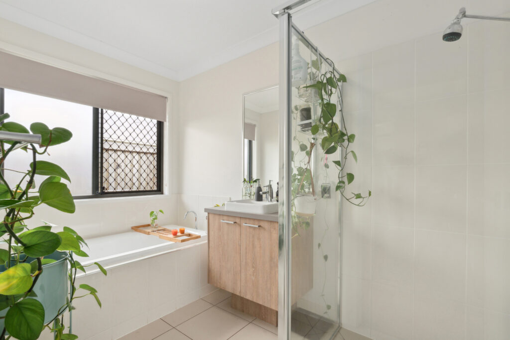 15 Whitewood Way, Cotswold Hills QLD 4350 - photo 4