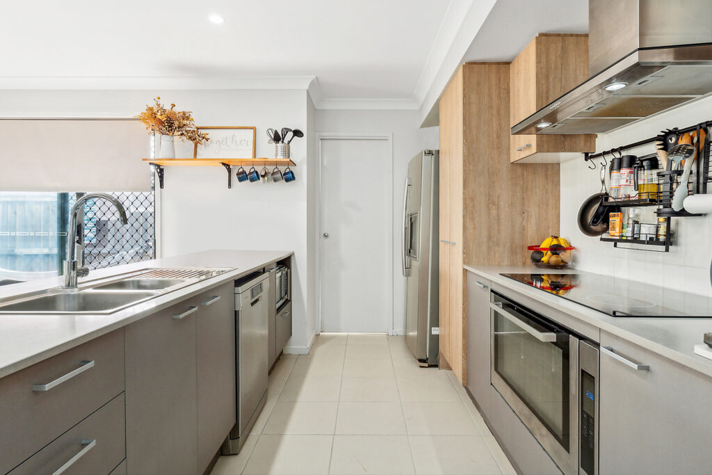 15 Whitewood Way, Cotswold Hills QLD 4350 - photo 8